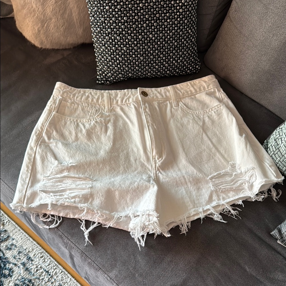 White High-Waisted Jean Shorts with Distressed Hem